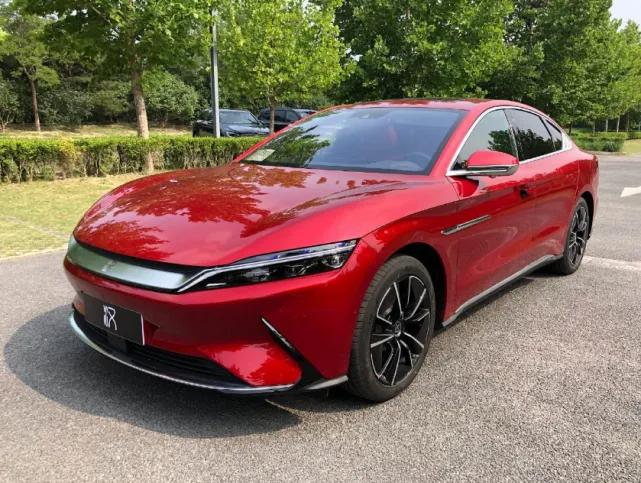 电动汽车比燃油车省钱吗,电动汽车和燃油车到底哪个省钱