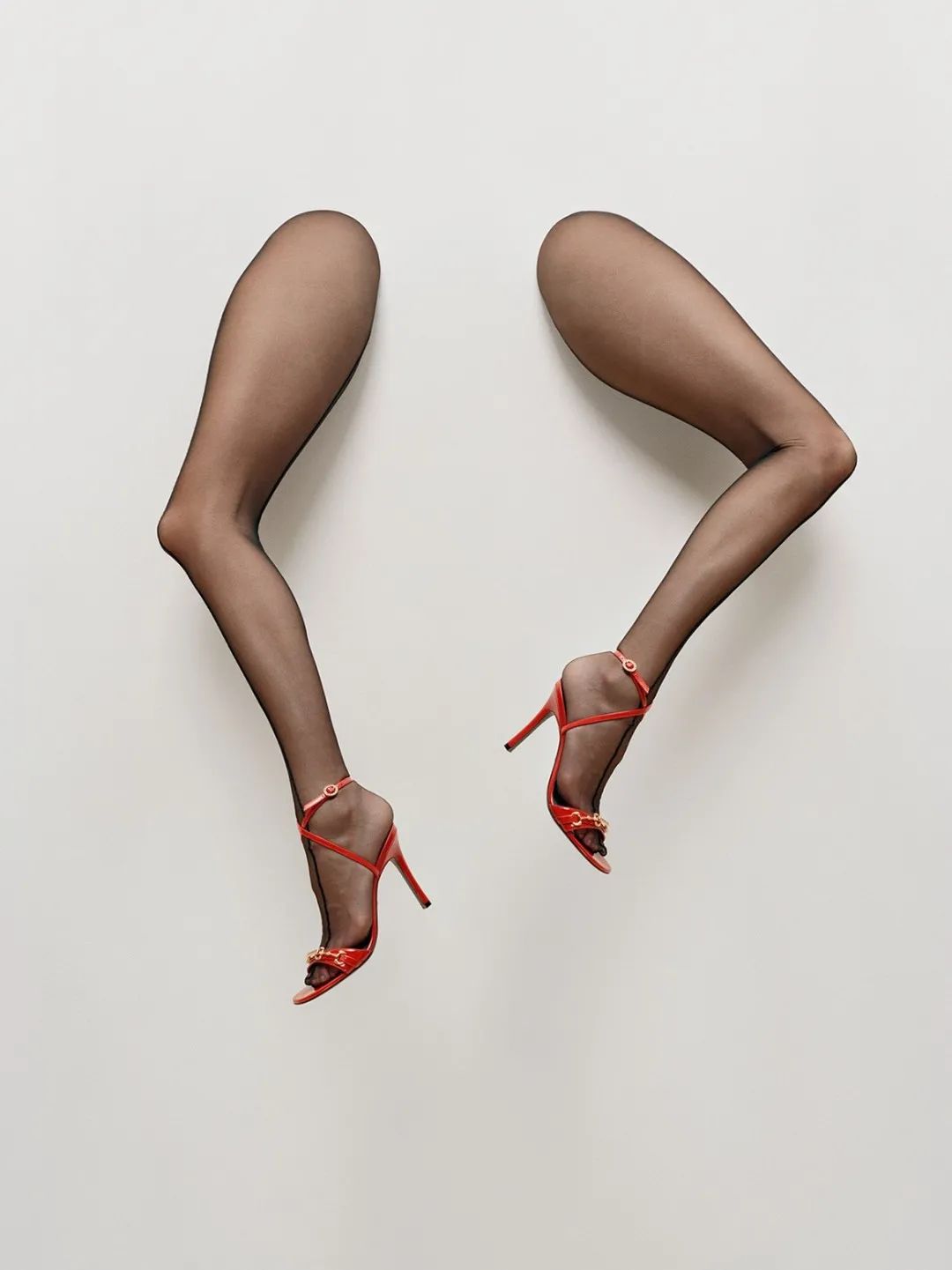 谁说丝袜只能配长靴,谁说丝袜不能配匡威的