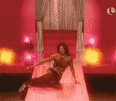 “是小蛇出了轨，还是青蛙劈了腿？”这是现实版的美杜莎？哈哈