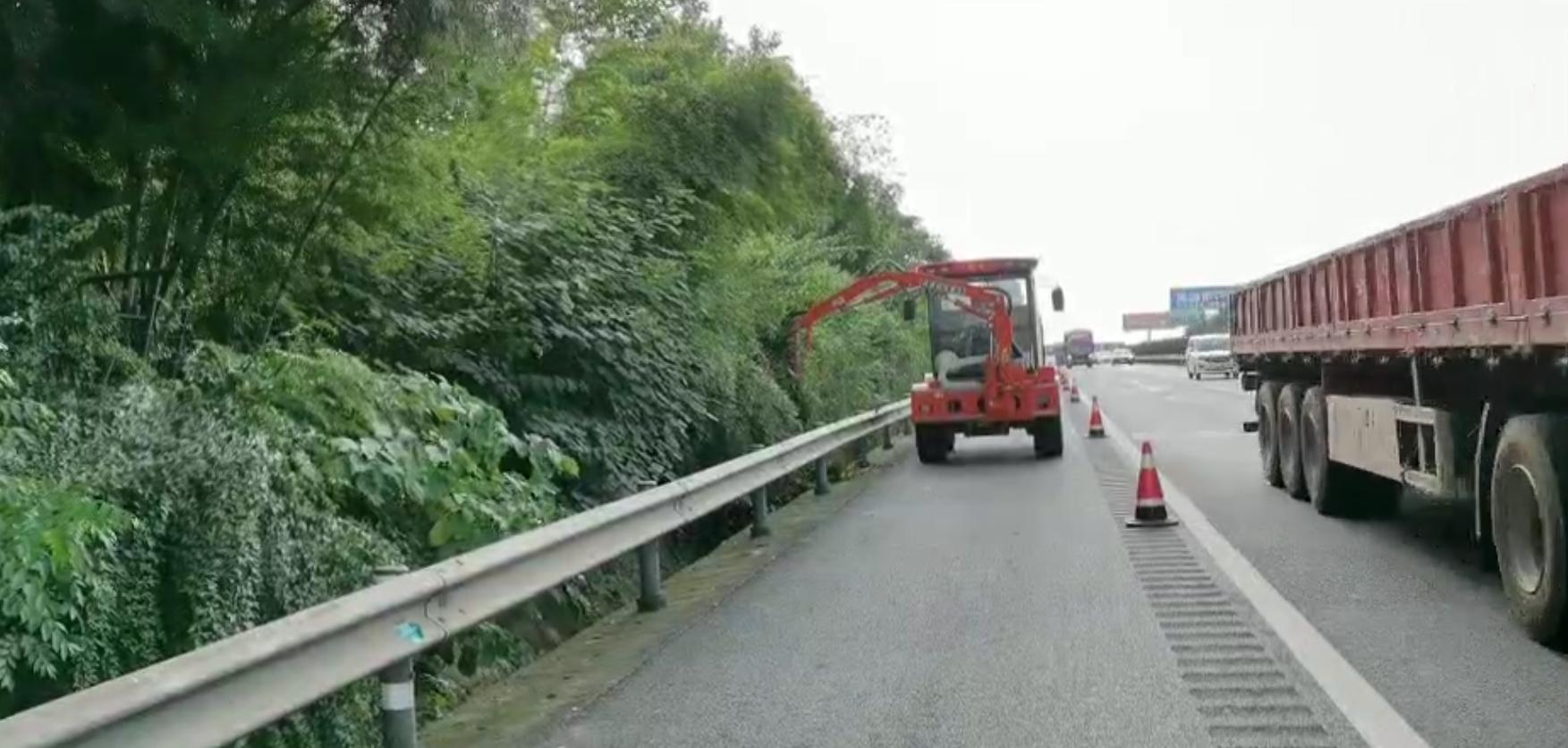 大功率电动绿篱修剪机最新款,高速边坡绿篱修剪机
