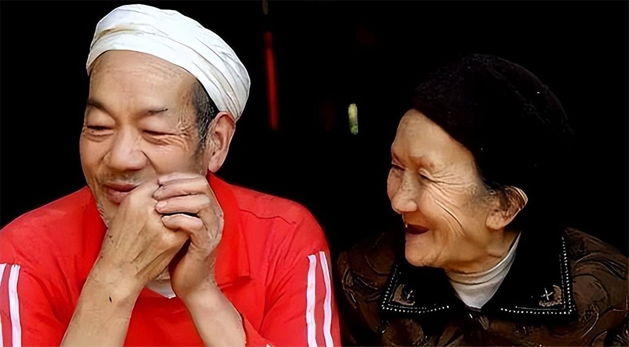 小伙带29岁寡妇隐居深山50年,19岁小伙与寡妇隐居深山50年