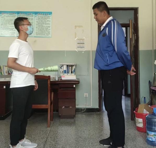 高中老师训学生经典场面,高中老师严厉训学生