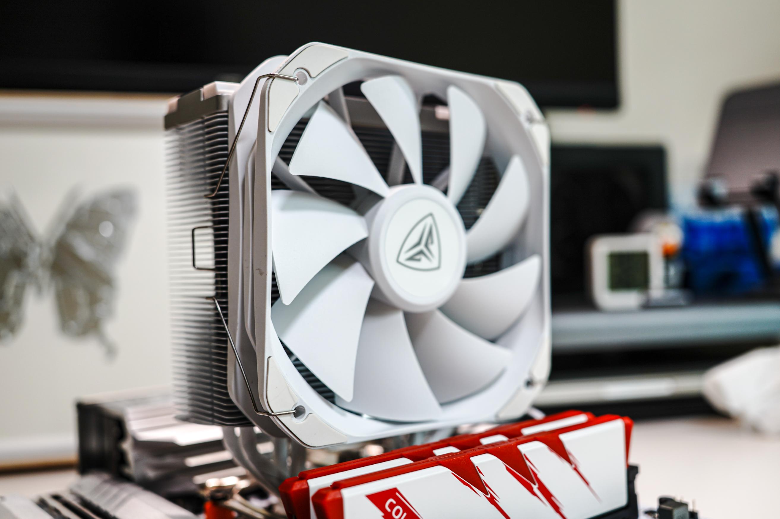 锁电压之后的AMD是否值得入手丨七彩虹CVNB650D5巡洋舰首发评测