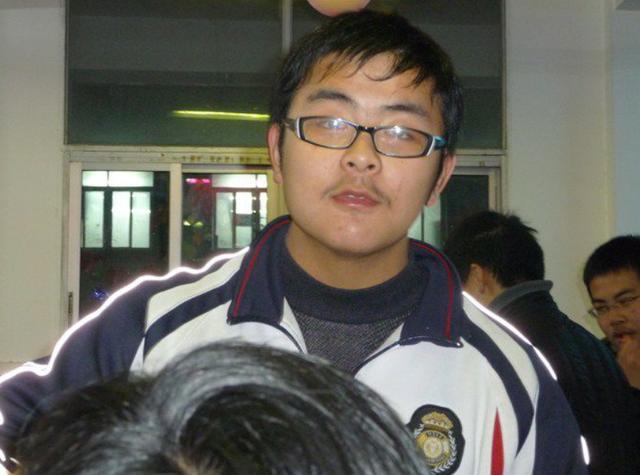 激光手术治近视眼十年后视力模糊,用激光手术治疗近视的人