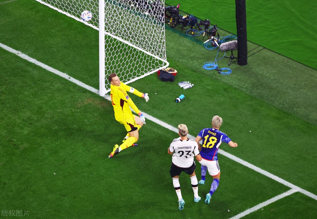 世界杯日本队2-1逆转胜德国冷门,2018年足球世界杯德国vs日本比赛