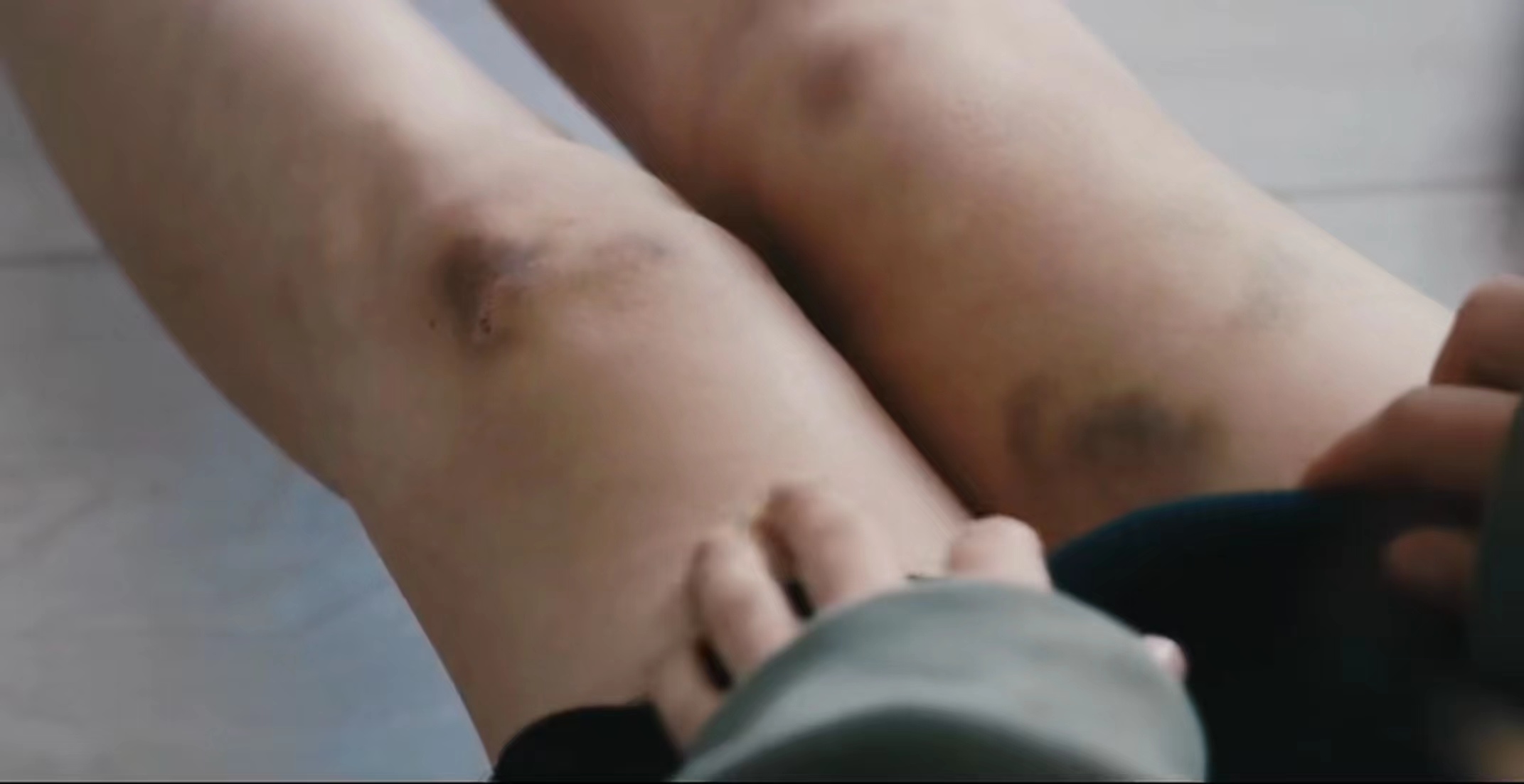 中国小留学生群辱同学，扒光衣服、烫伤乳头，背后原因发人深思