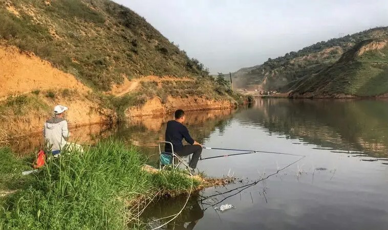 新手买鱼竿基本知识,新手刚刚入门钓鱼应该买什么杆