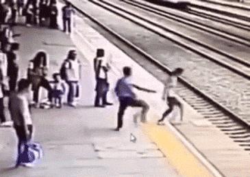 “解放军军演不会阻止访问”圣文森特总理窜台，汪文斌把话挑明