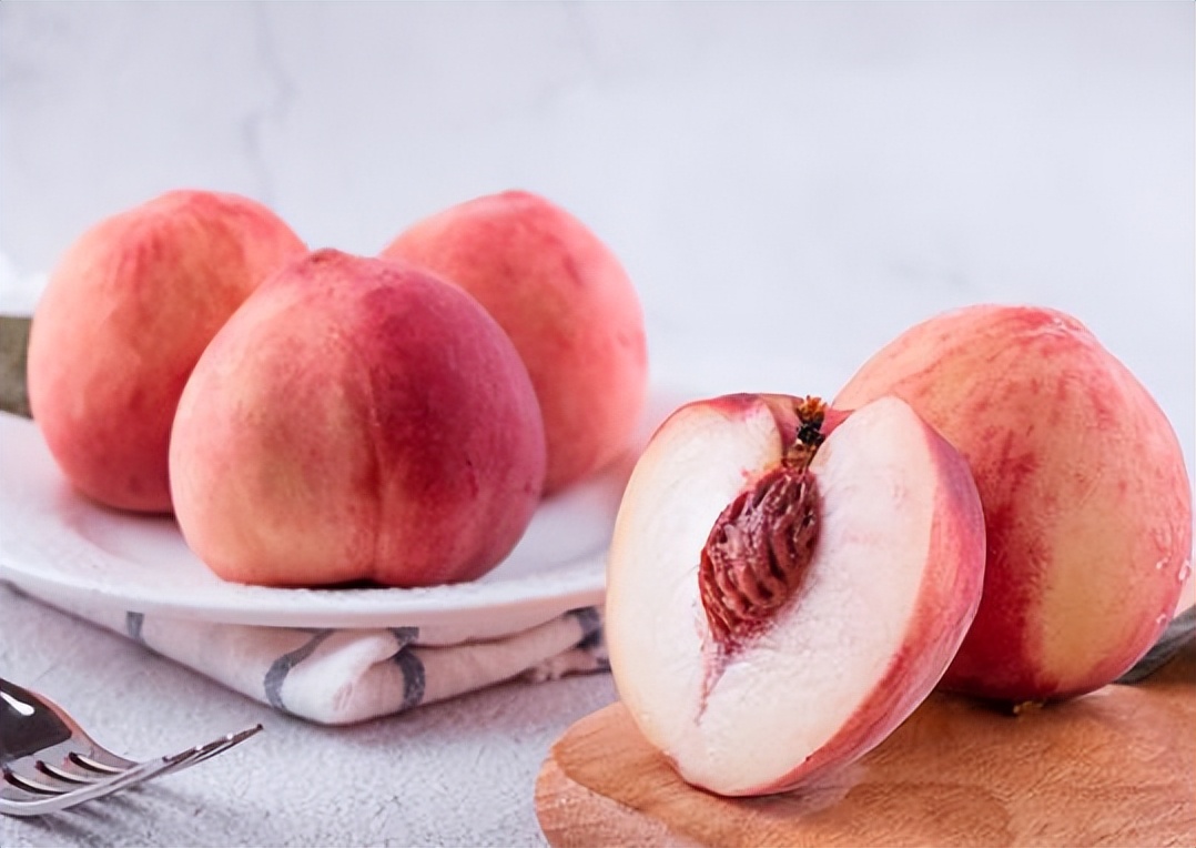 桃子四种人不宜吃,桃子哪些患者不能吃