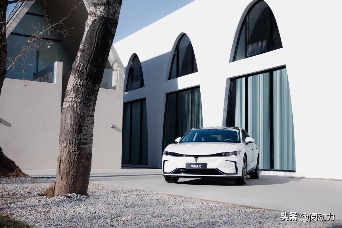 同为宝藏车型，岚图追光与极氪001，谁更适合年轻夫妻？