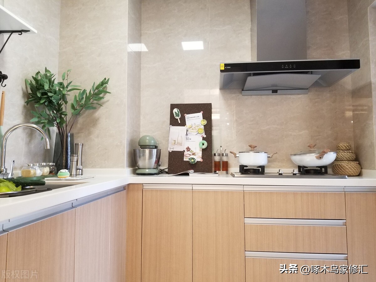 厨房电路突然跳闸怎么回事,厨房电路跳闸怎么解决