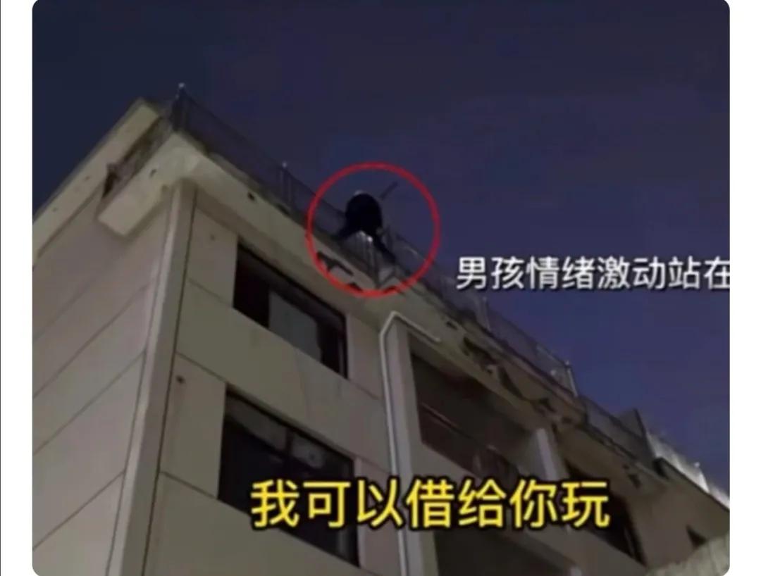 真•特警！特事特办，靠游戏解救欲跳楼少年