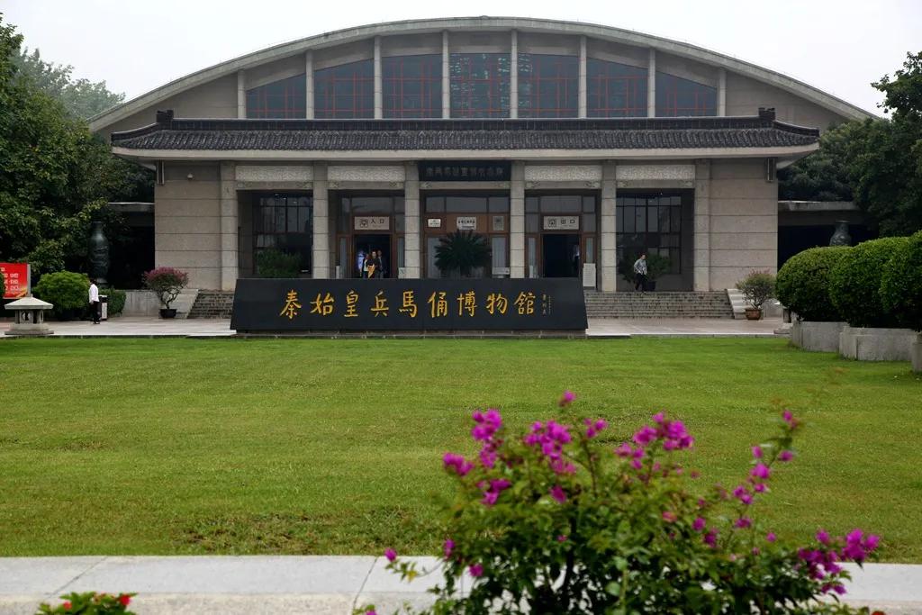 秦始皇博物馆兵马俑简介,秦始皇兵马俑是世界七大奇迹之一