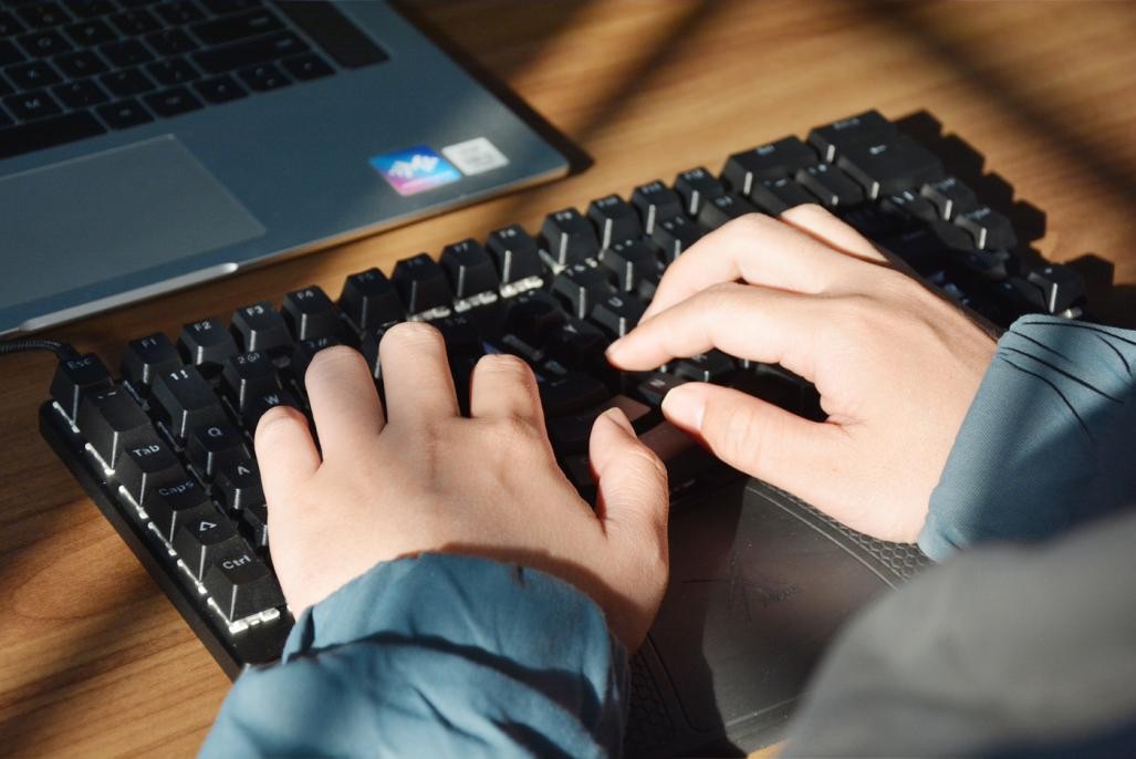 码字手腕疼,码字久了手疼