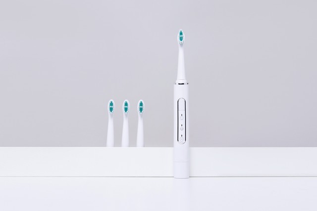 电动牙刷使用注意事项是什么,电动牙刷的好处和正确使用方法