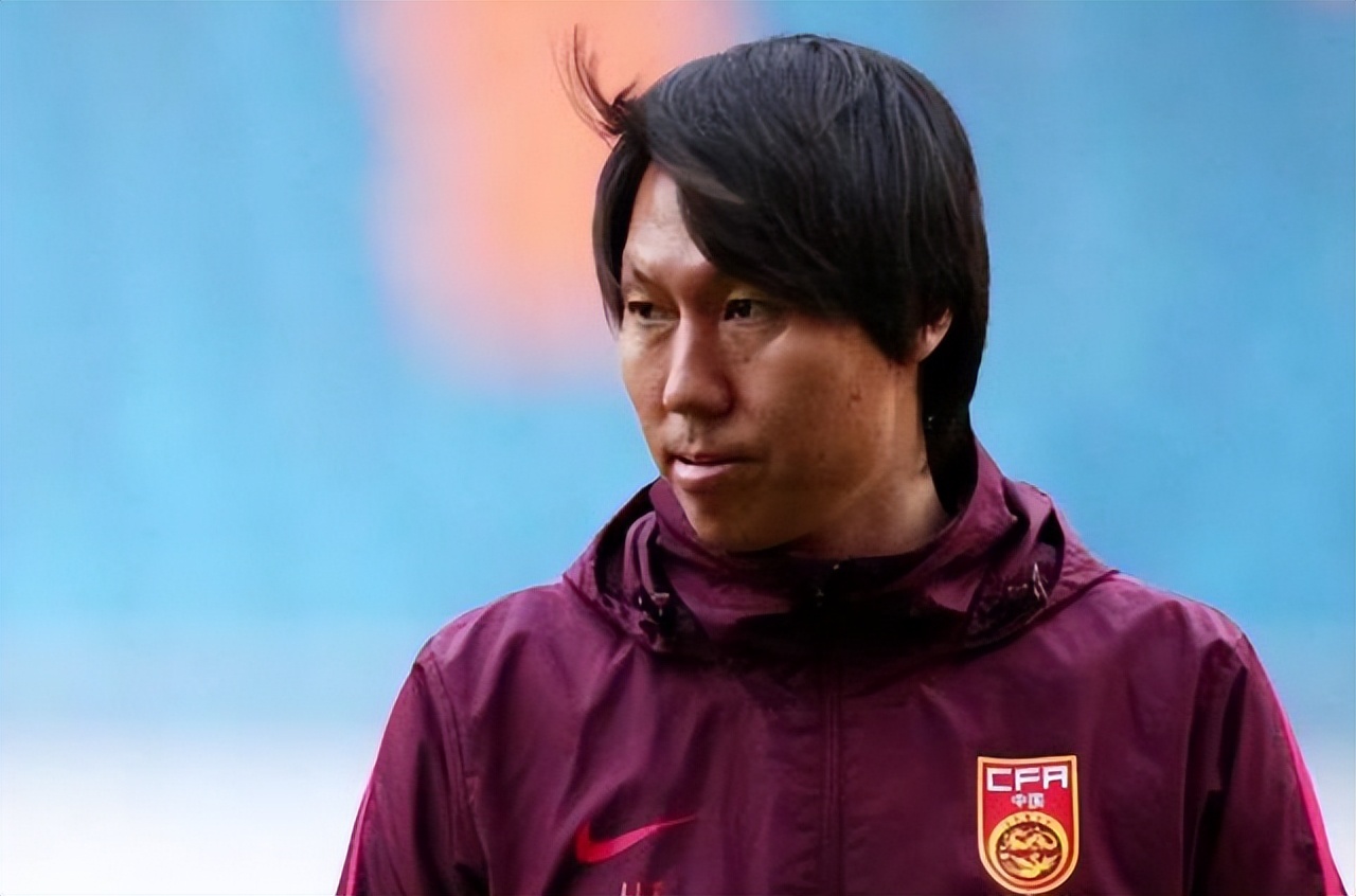 外国球迷看中国球员,外国球迷看中国人踢球