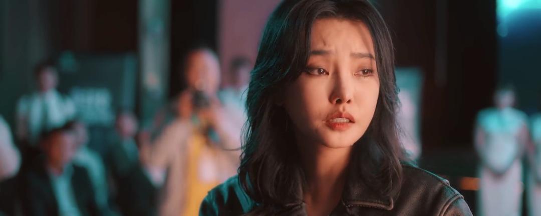 大长腿晶女郎+“过气”动作明星，这组合想不烂都难