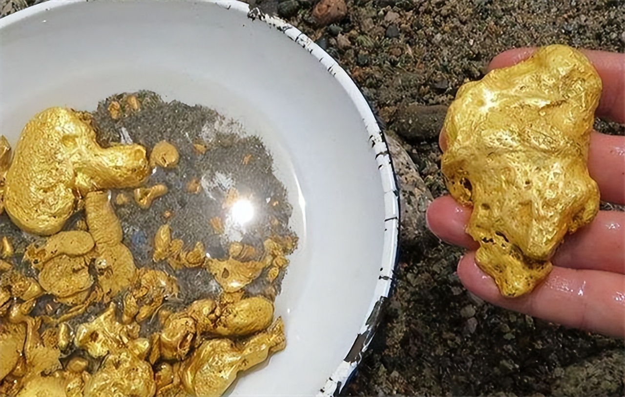 广西“上林帮”非洲淘金记：为钱殊死搏斗，常备200克金子保命