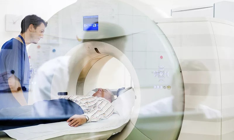 70岁老人胆囊息肉能微创手术吗,78岁胆囊息肉要动手术吗