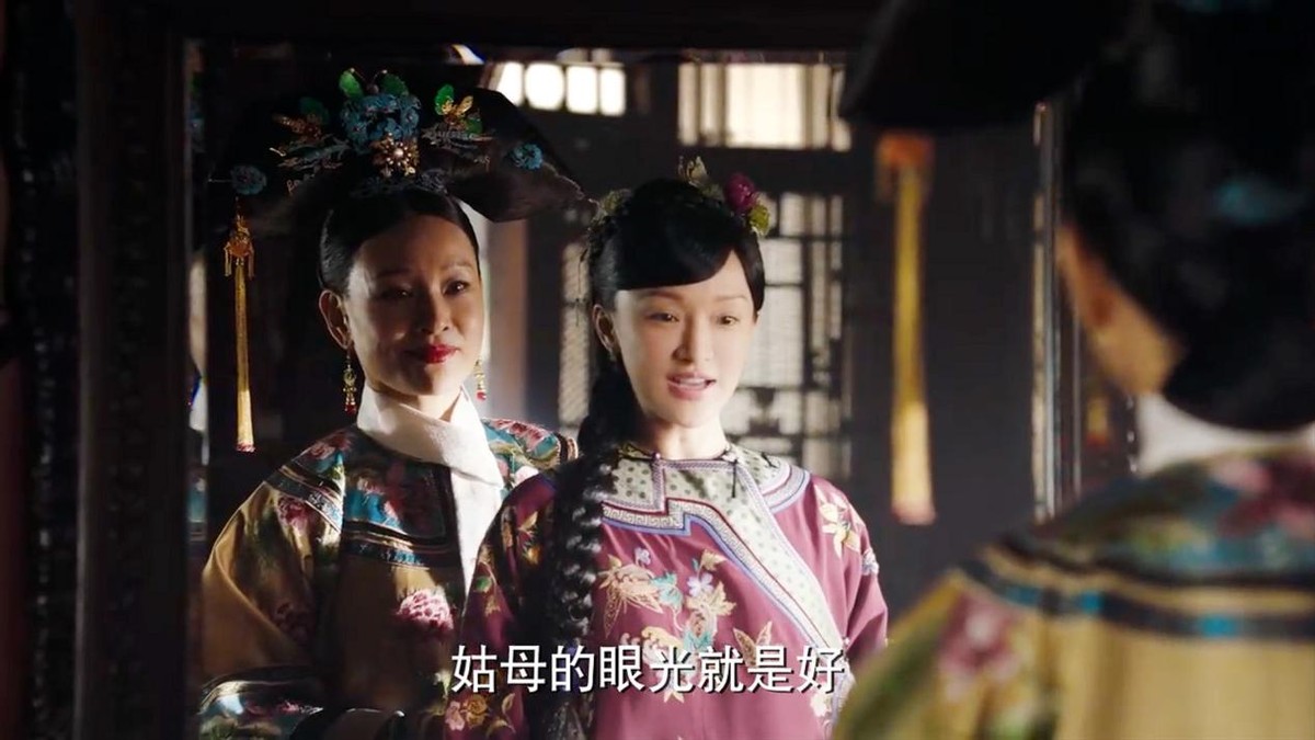 如懿剪掉她的画像焚烧,如懿死前把画剪了