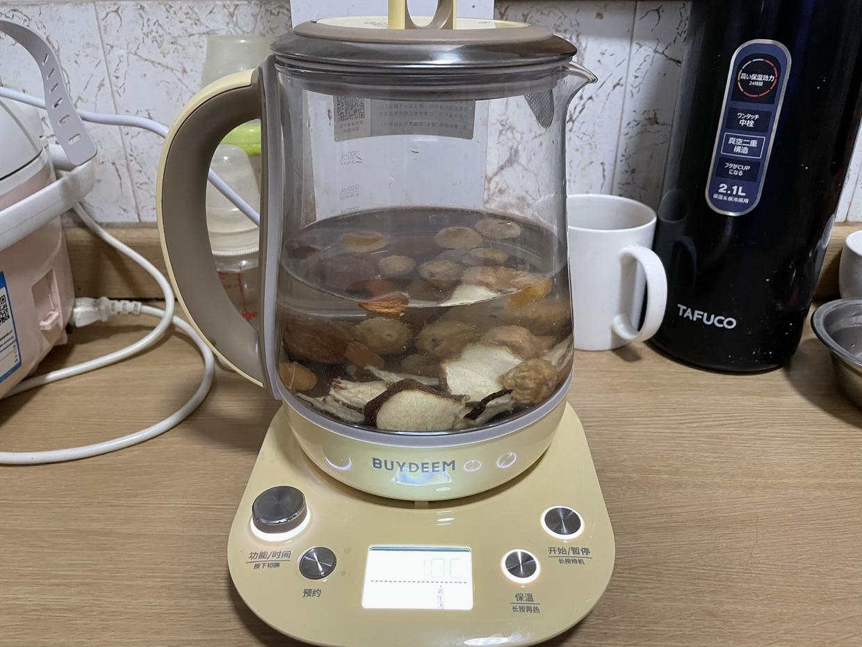 职场妈妈如何搞定全家人的胃？各种折中后，这款养生壶不错