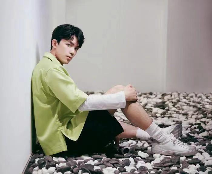 牛油果绿外套男怎么搭配,牛油果绿衬衣搭配少年感