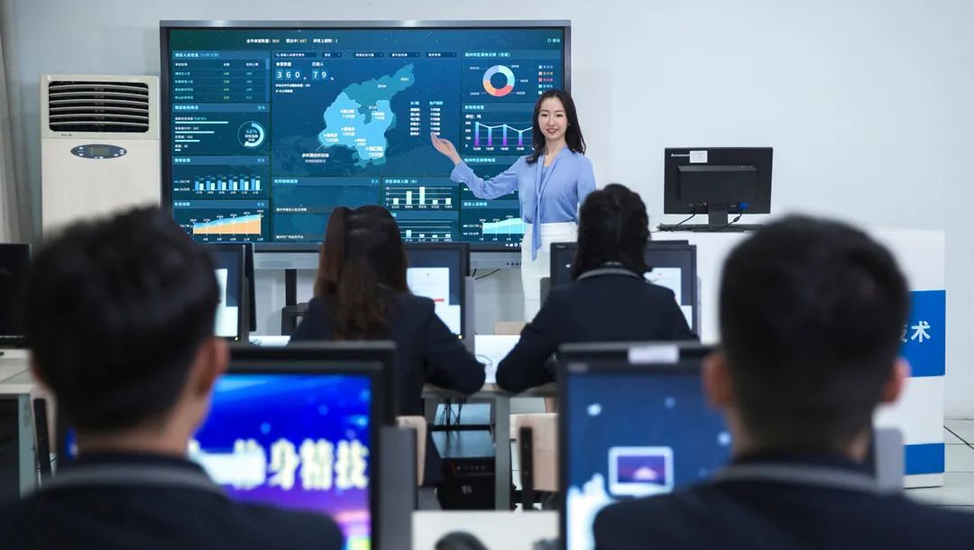 2022初中毕业女生选什么专业好,初中学生毕业应该怎么选专业