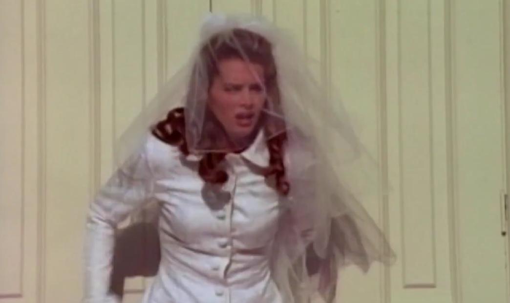 10岁全裸出镜，20岁声称自己仍是处女，“美国舒淇”的裸照风波