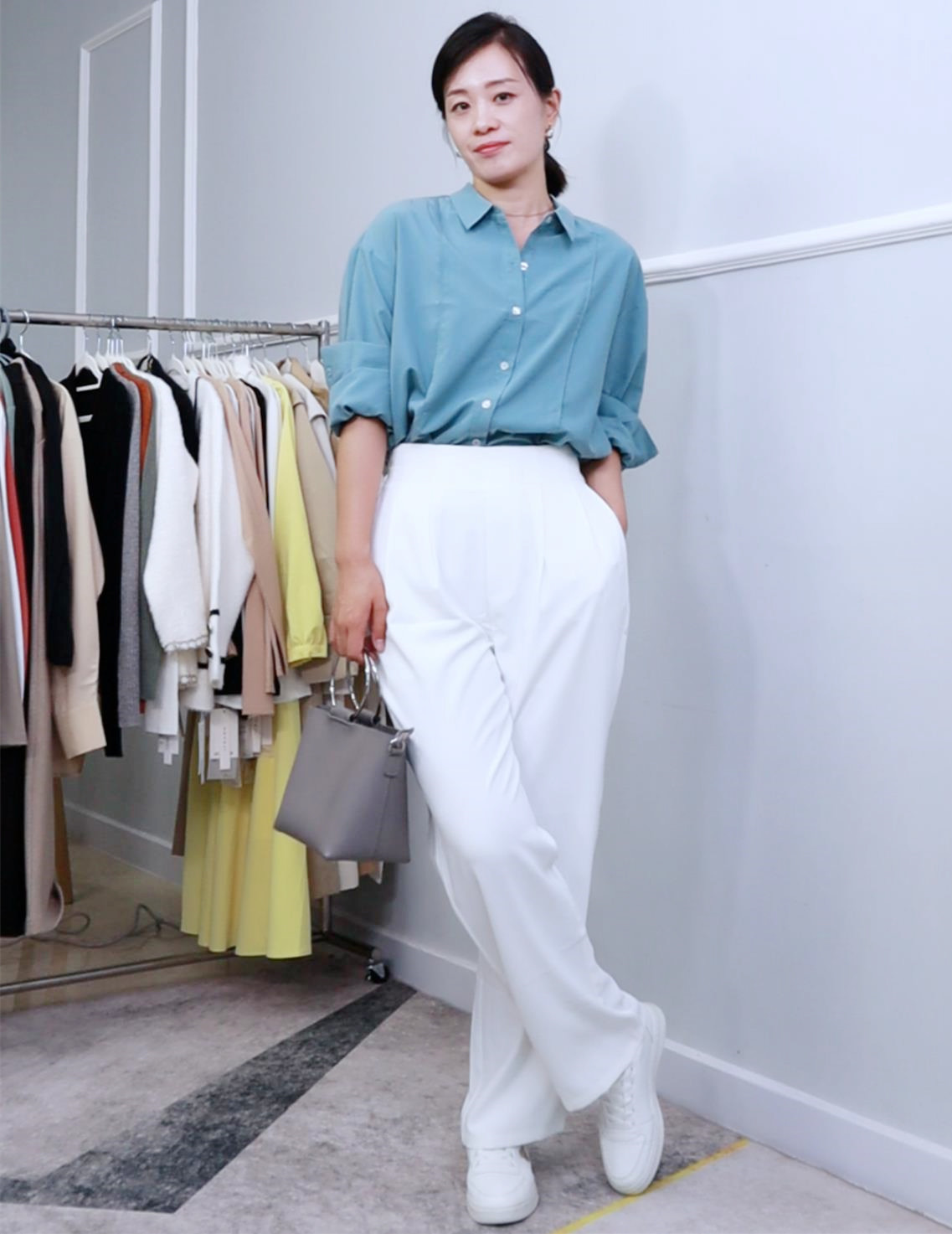 白t恤搭配什么衬衫比较好看,白t恤外面搭配什么样的衬衫