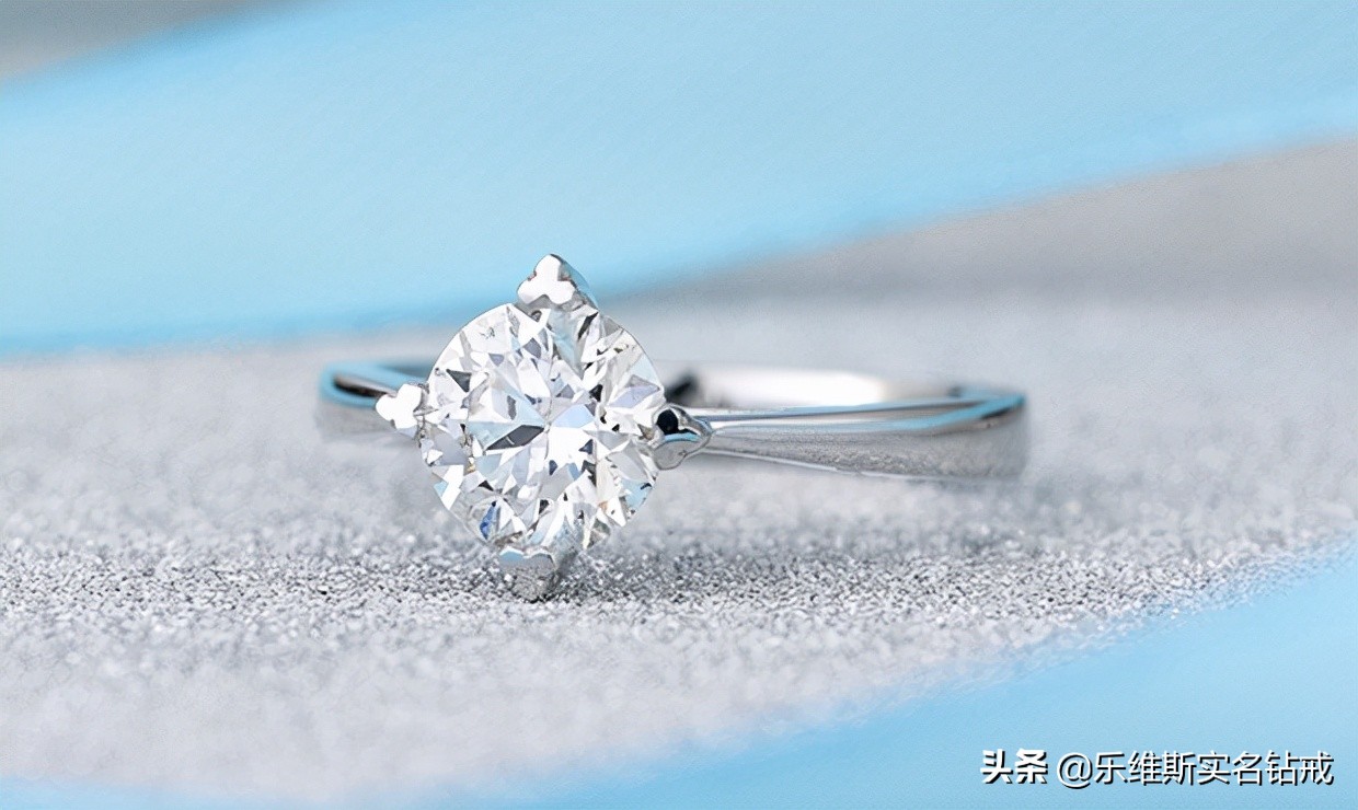 订婚钻戒买多少钱的合适,订婚的钻戒一般多少钱