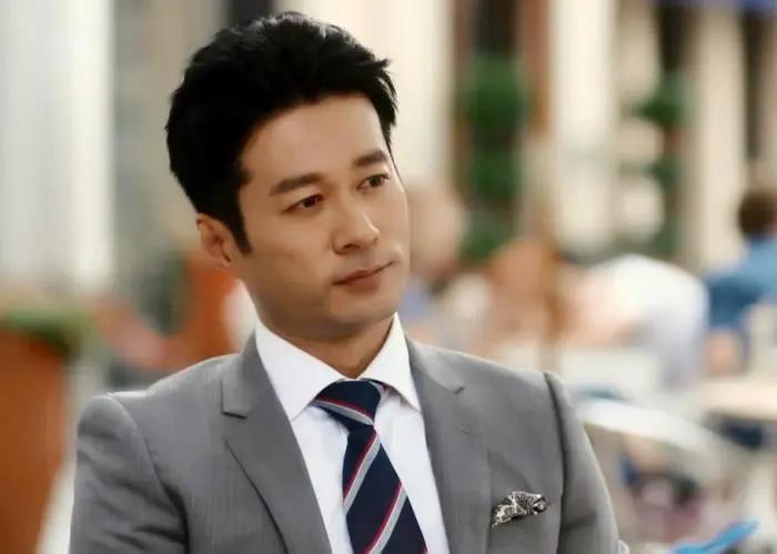 张志坚靳东王丽坤王志文,靳东王志文无间引热议