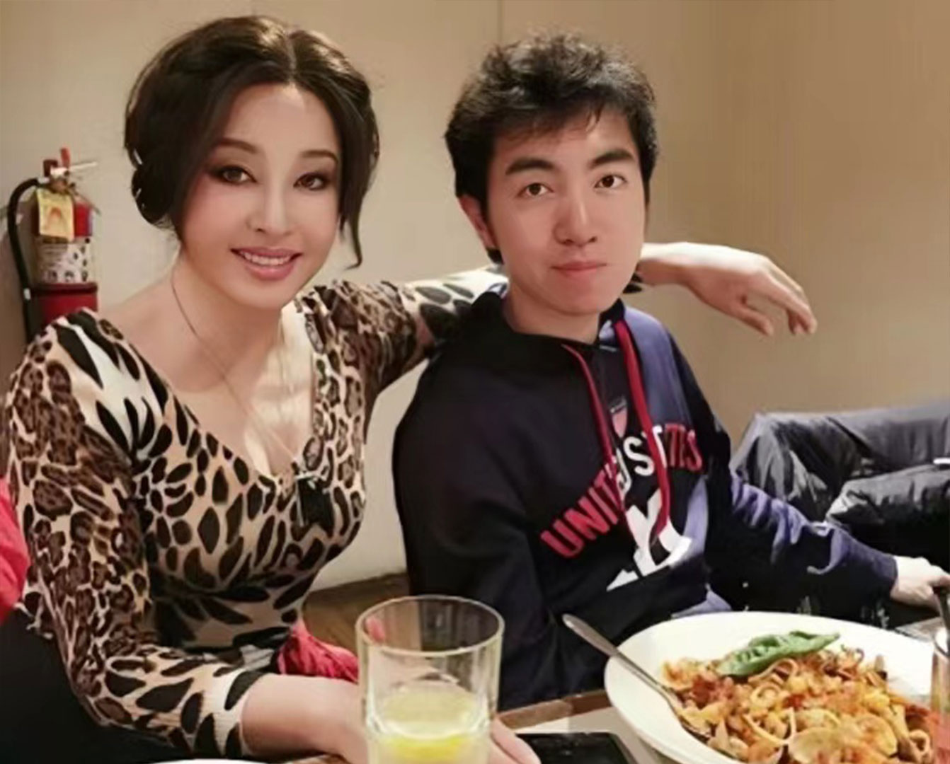 刘晓庆有过四段婚姻有子女吗,刘晓庆有几段婚姻她有子女吗