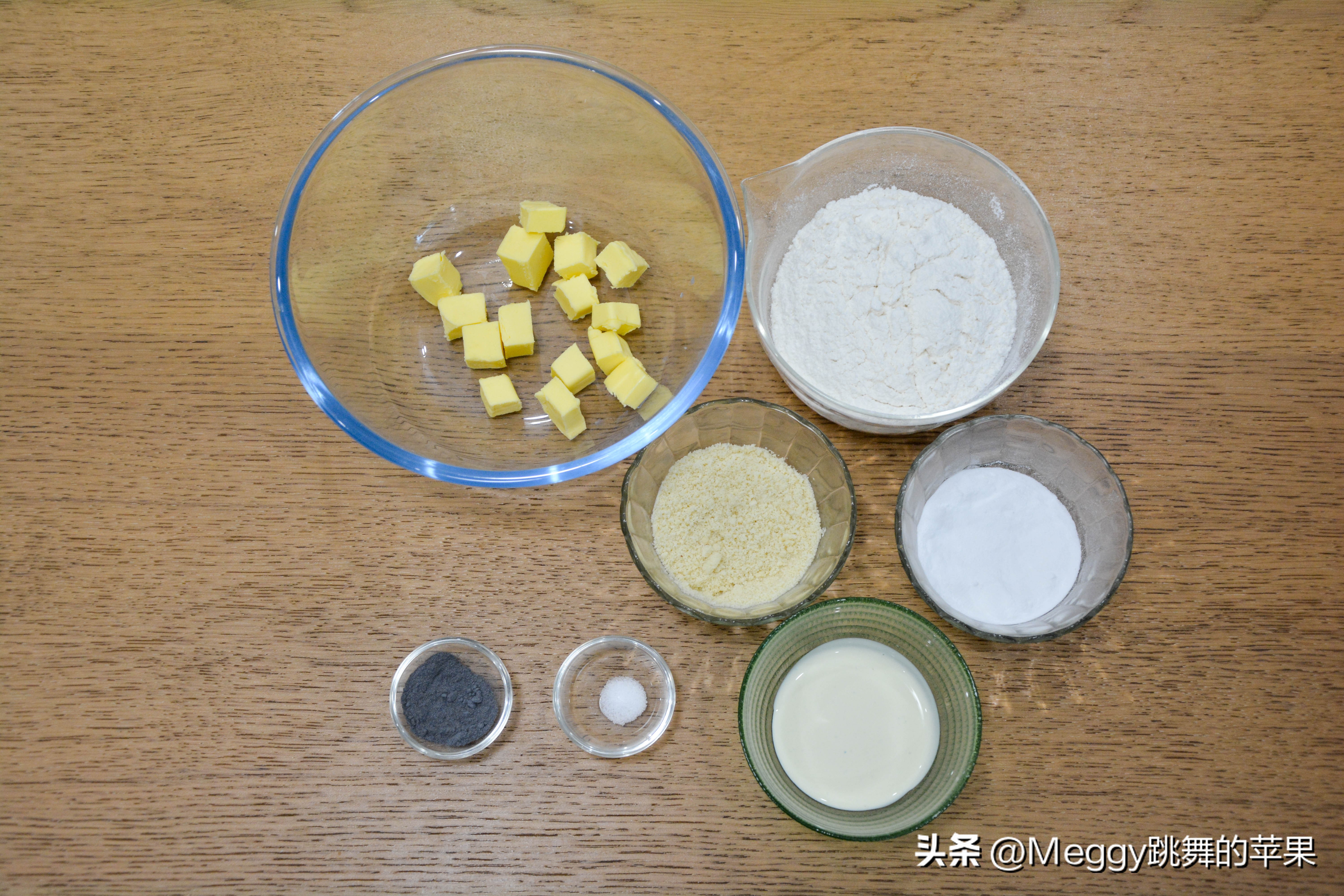 万圣节饼干,酥脆的南瓜饼干万圣节