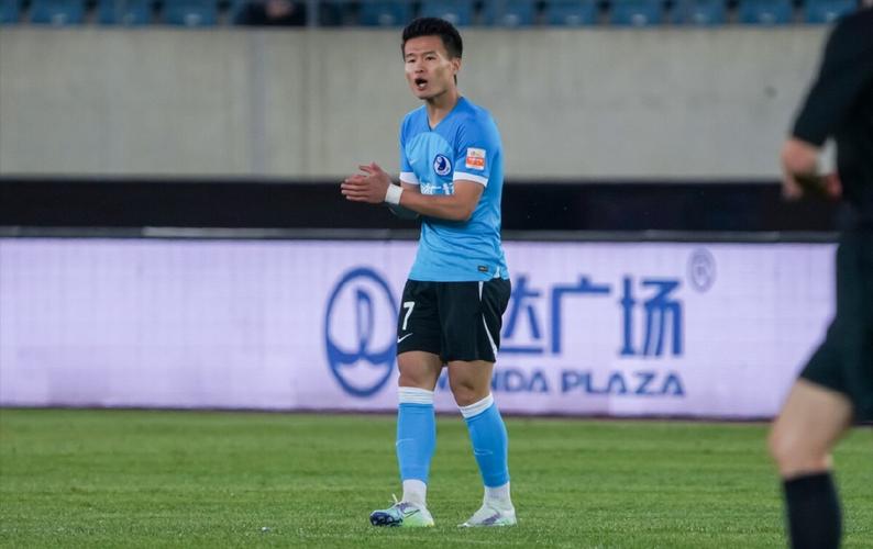 裁判偷走火箭的冠军,裁判偷走广州队一场胜利