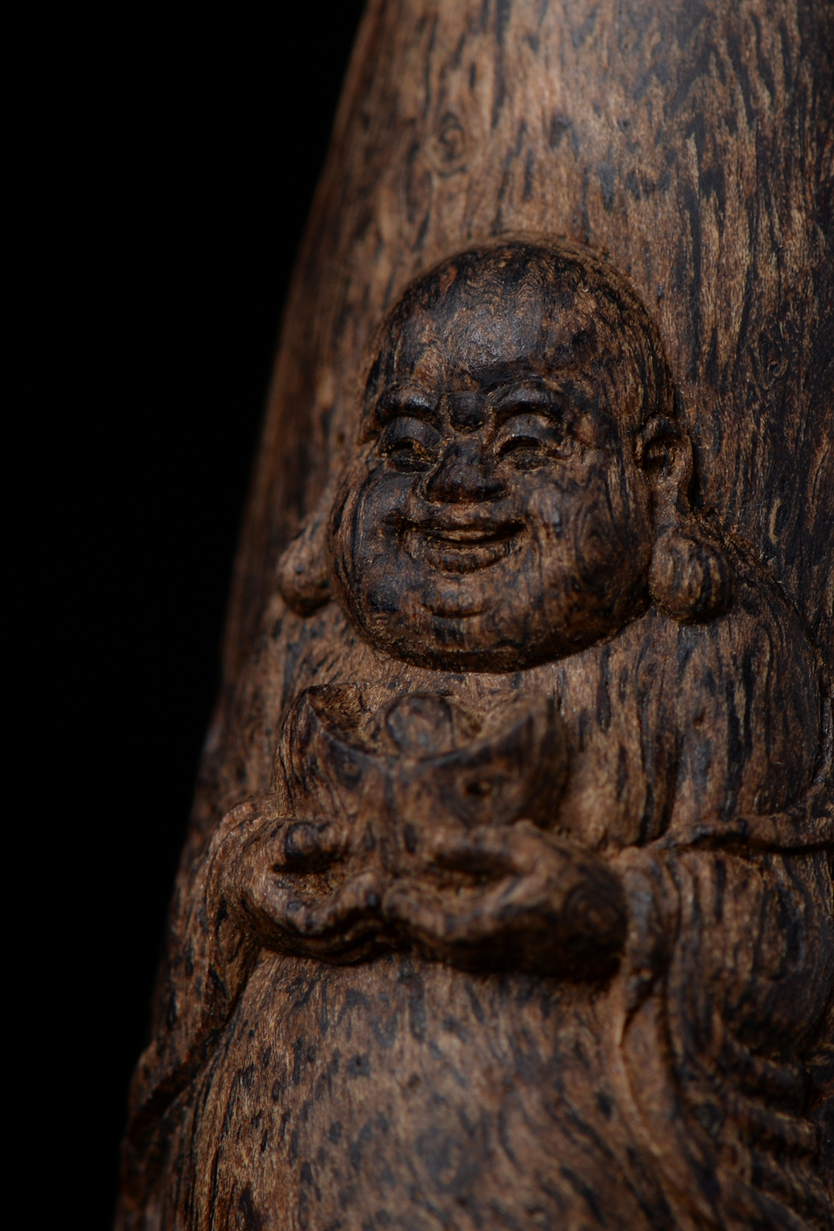 加里曼丹沉香雕件值钱吗,明清奇楠沉香顶级圆雕件