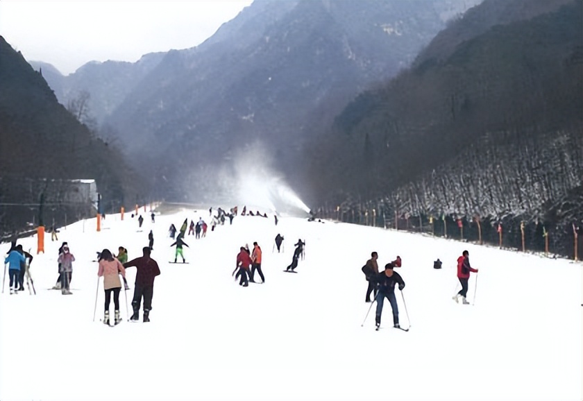 西安一年四季都能练滑雪的地方,西安哪个滑雪场适合嬉雪