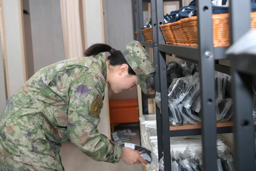 VR试镜、自主选购、即申即领！火箭军某部线下超市，多款被装“一站式”购齐！