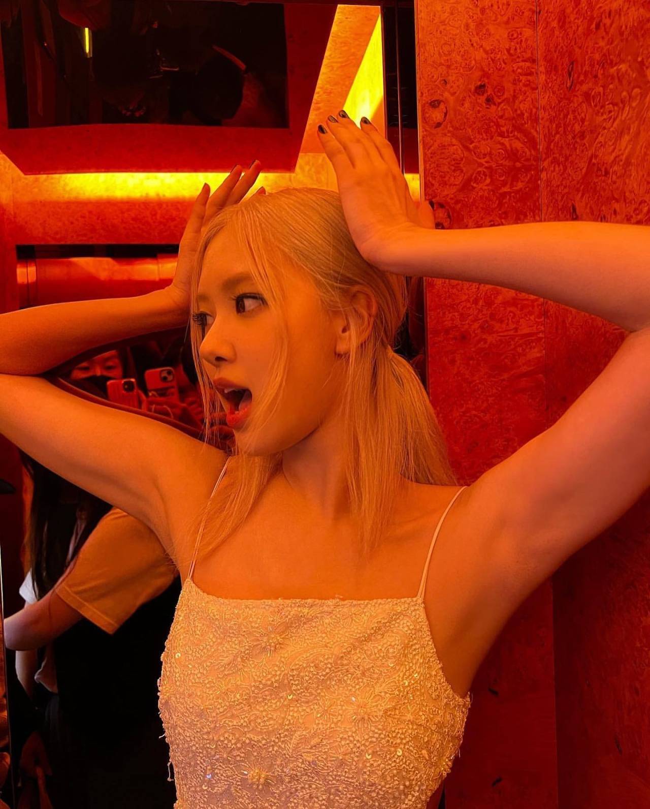 blackpink朴彩英连衣裙怎么穿,blackpink吊带小粉裙的朴彩英