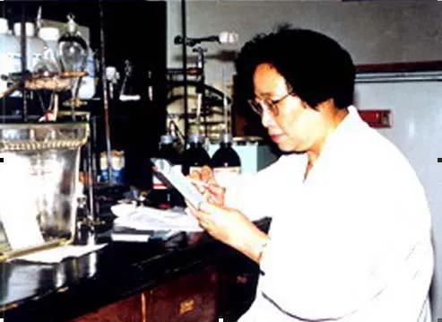 屠呦呦三无院士,屠呦呦一个人的事迹