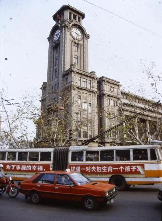 1988年的魔都：毛蚶、甲肝、差头司机和两厢小夏利