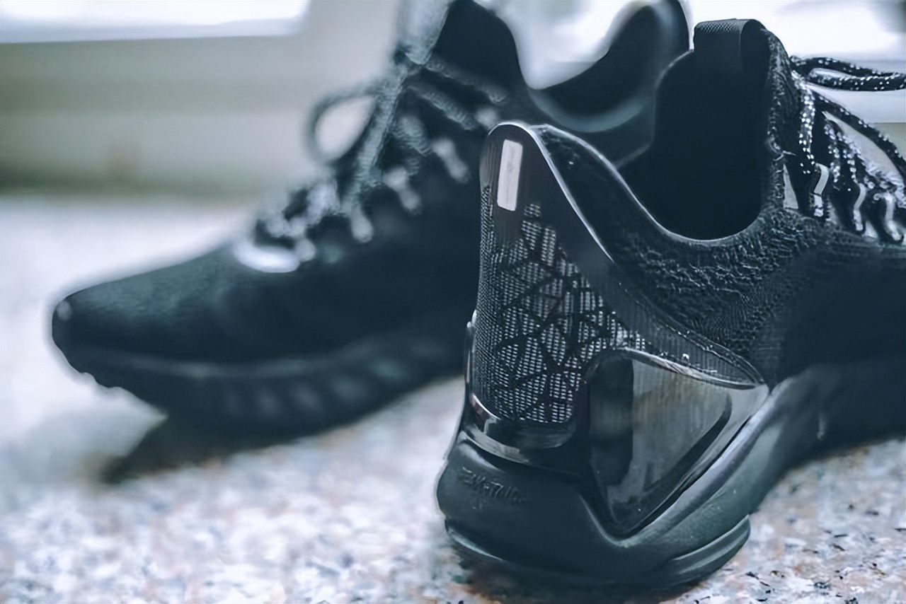 秋季和冬季的跑鞋推荐,夏冬都能穿的跑鞋推荐