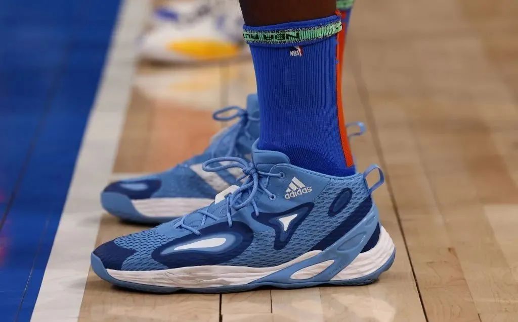 NBA球员上脚：德罗赞穿Kobe1，库里的Curry4有意思