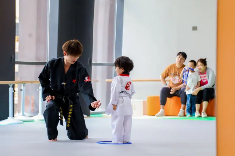 是次元壁破了还是穿越时空？在这里可以沉浸式逛展看漫画！