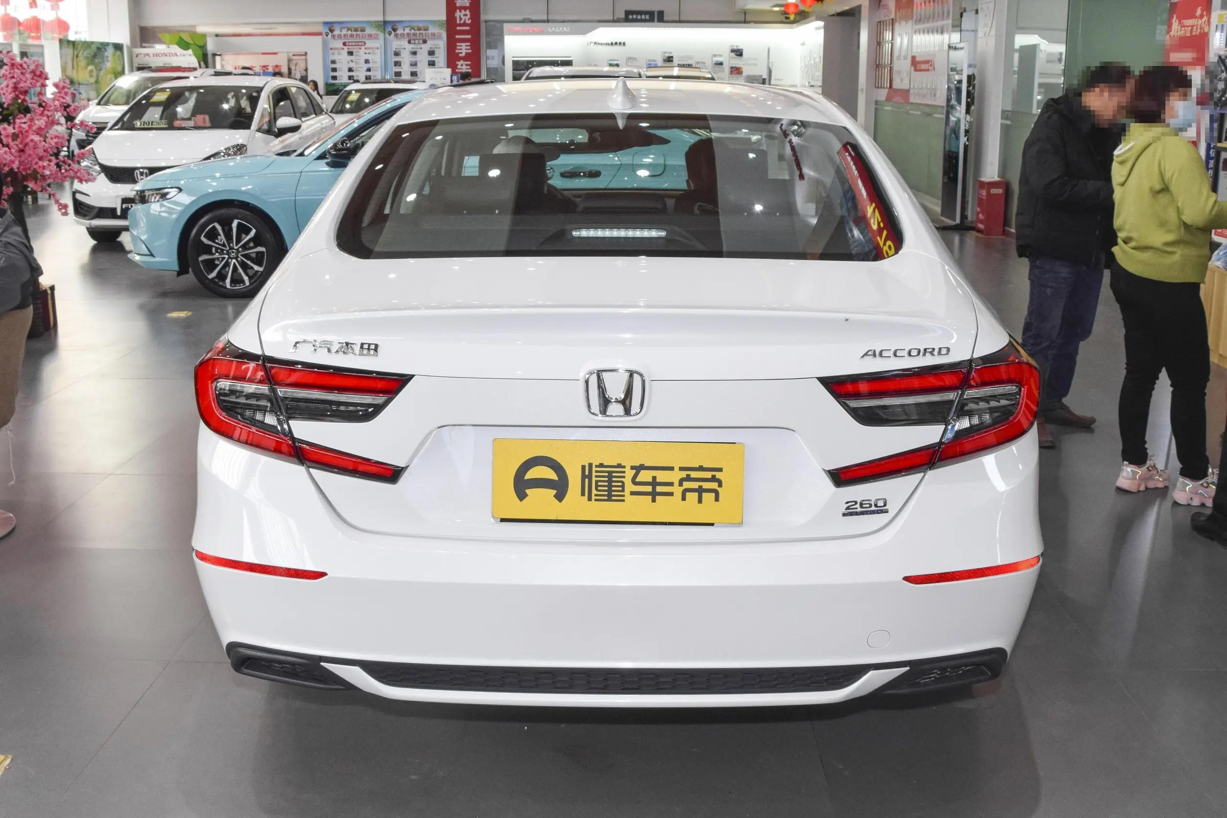 配备1.5t动力180马力,搭载1.5t发动机百公里油耗6.5l