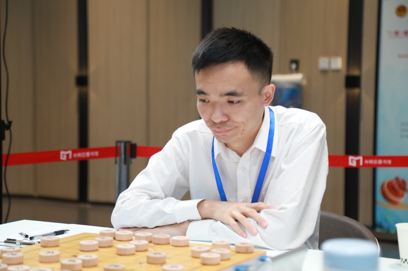 曹岩磊疯狂弃子问鼎“一带一路”深圳象棋邀请赛国际组冠军