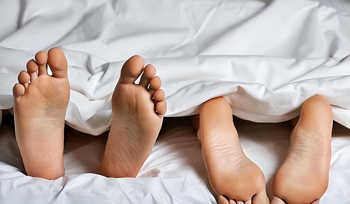 坚持裸睡的人能收获哪些好处,长期裸睡的人是什么心理