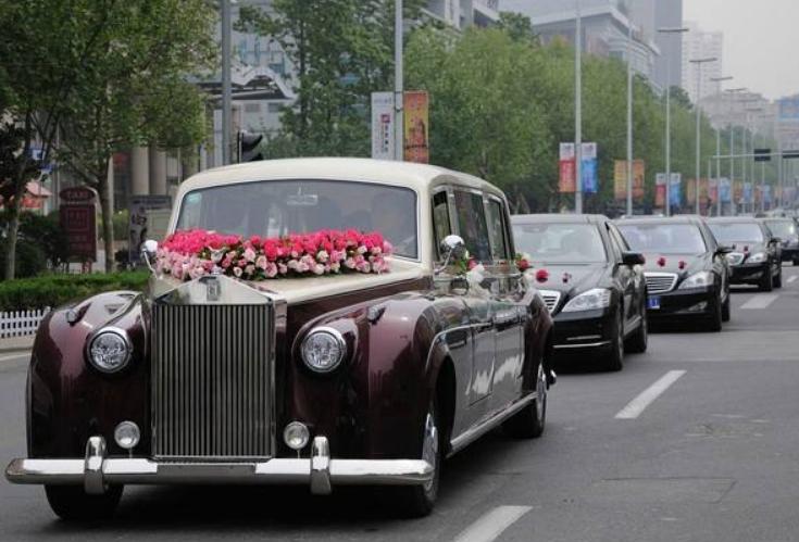 男子租劳斯莱斯婚车,男子租劳斯莱斯视频