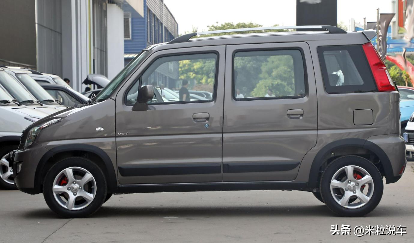 4.89万！体验昌河北斗星X5：空间是真大，油耗5.7L，外观憨厚