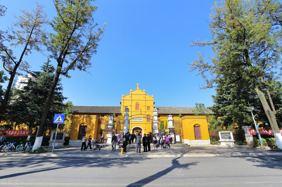 自驾从上海到昆明沿途旅游景点,大理和昆明之间有什么旅游景点