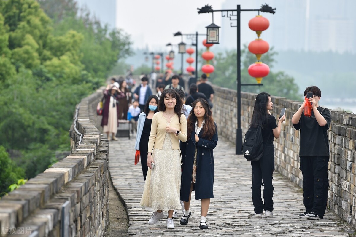 喜欢美食的朋友不要错过,喜欢美食的人要去哪些城市旅游